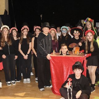 Gruppenbild der Halloween-Unterstufenparty